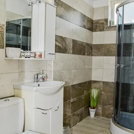 Sea View Astoria By Sunny Mamaia *