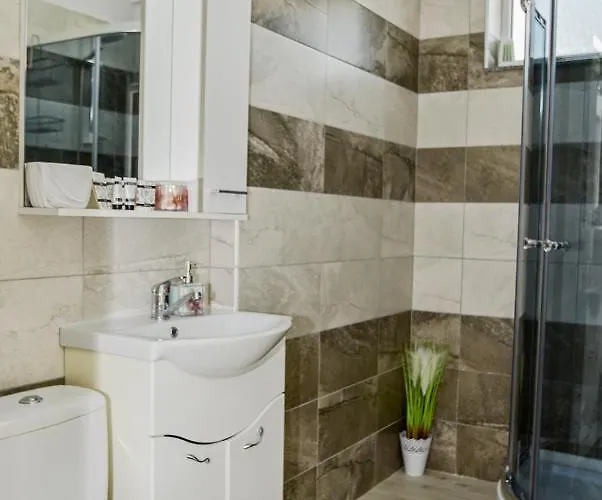 Sea View Astoria By Sunny Mamaia *