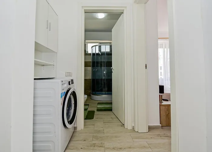 Sea View Astoria By Sunny Mamaia